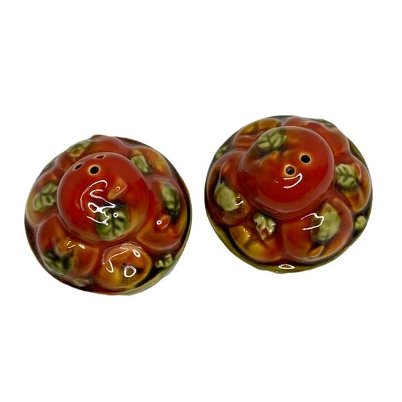 World Bazaar Apple Plate and Vintage Basket of Apples Salt and Pepper Shakers - Picture 4 of 8